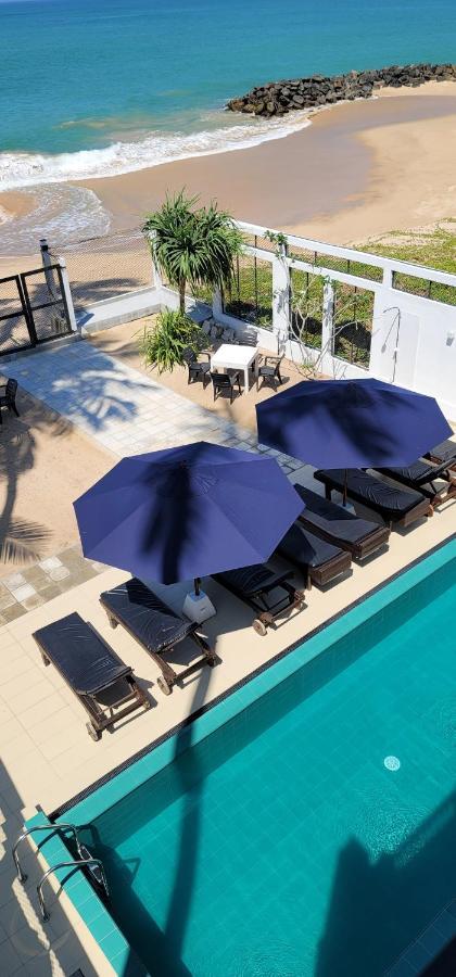 White Sand Villa - Beach Front Hikkaduwa Ngoại thất bức ảnh