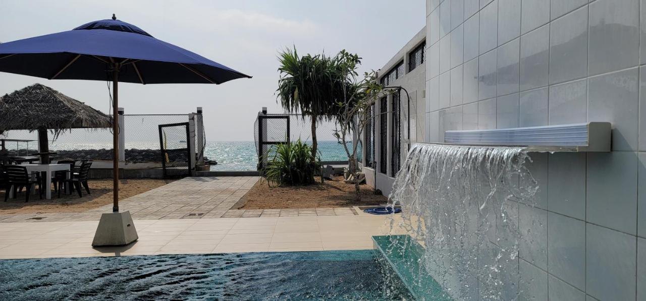 White Sand Villa - Beach Front Hikkaduwa Ngoại thất bức ảnh