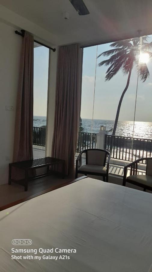 White Sand Villa - Beach Front Hikkaduwa Ngoại thất bức ảnh
