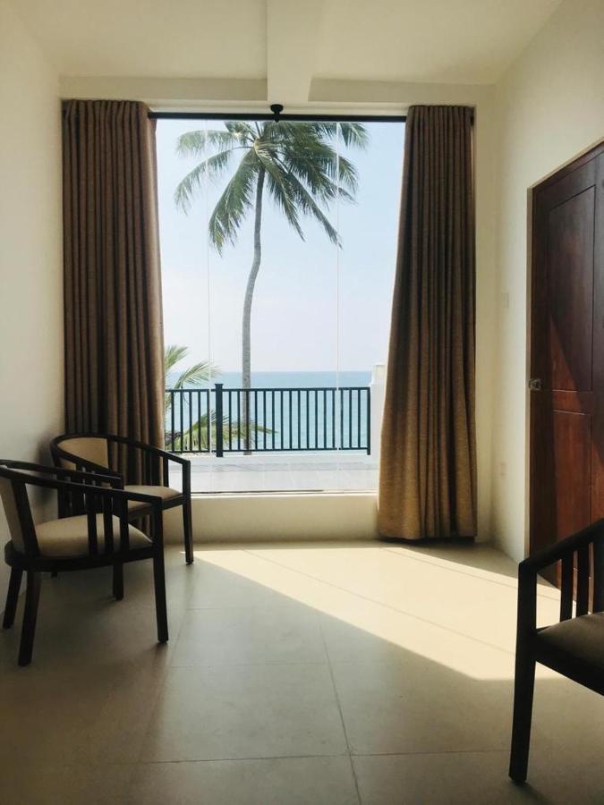 White Sand Villa - Beach Front Hikkaduwa Ngoại thất bức ảnh