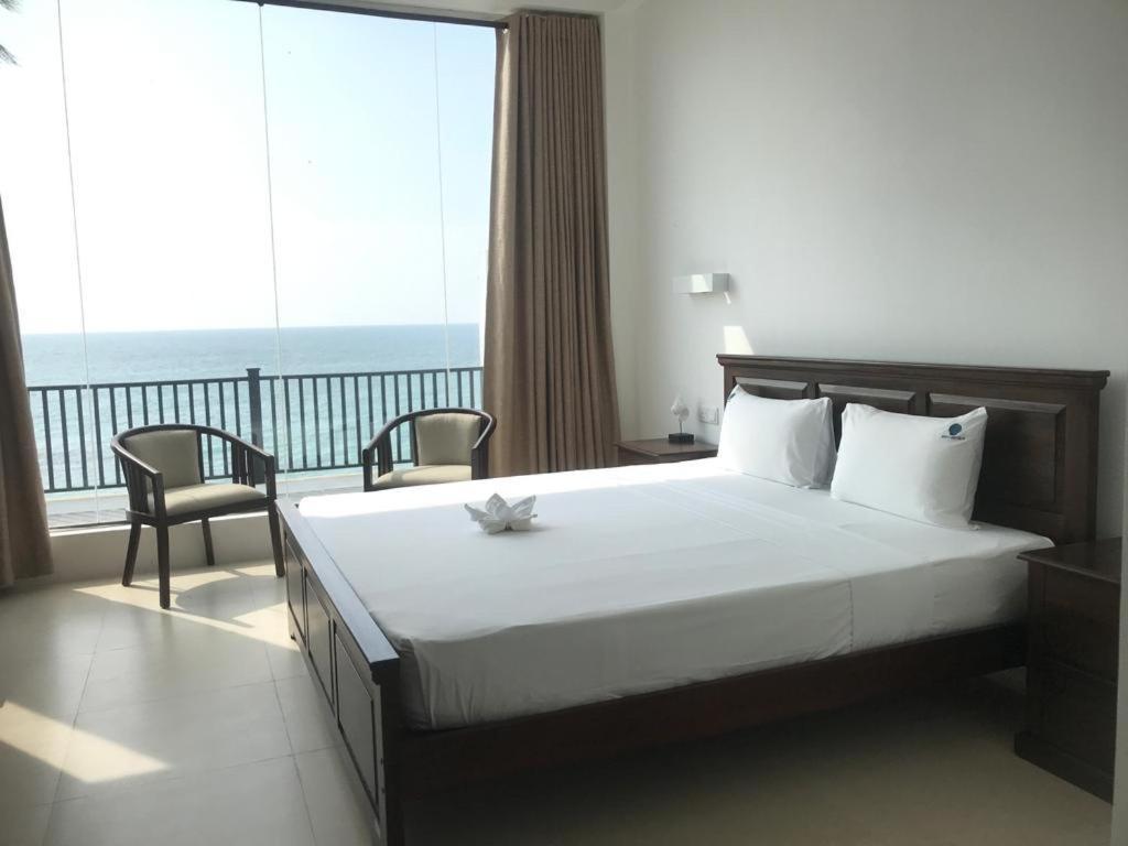 White Sand Villa - Beach Front Hikkaduwa Ngoại thất bức ảnh