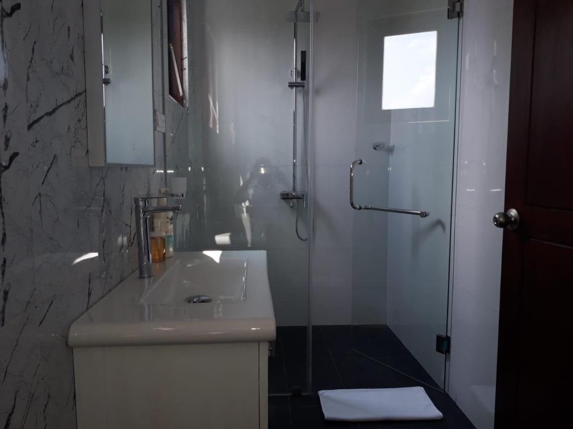 White Sand Villa - Beach Front Hikkaduwa Ngoại thất bức ảnh