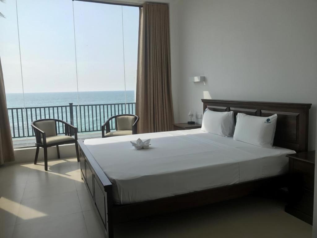 White Sand Villa - Beach Front Hikkaduwa Ngoại thất bức ảnh