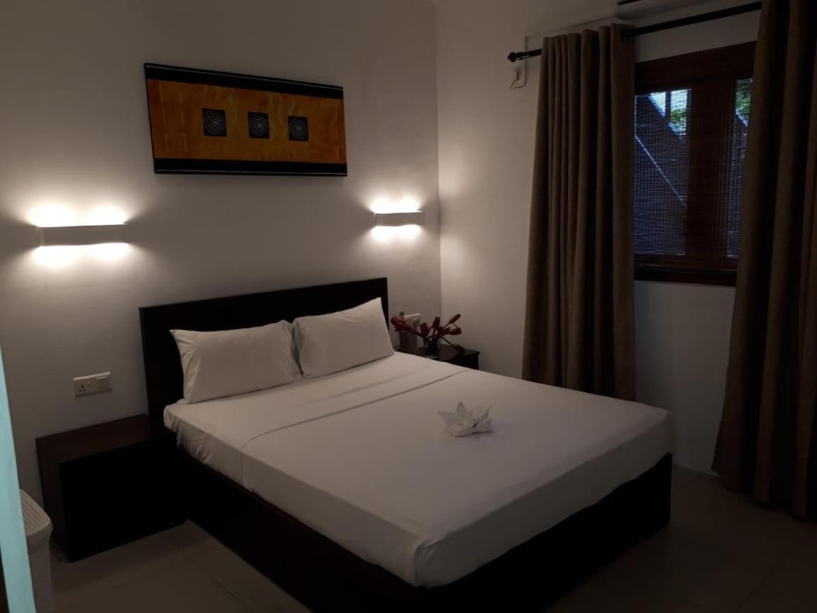 White Sand Villa - Beach Front Hikkaduwa Ngoại thất bức ảnh