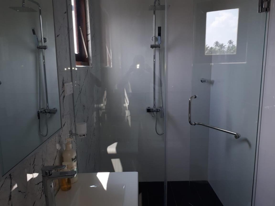 White Sand Villa - Beach Front Hikkaduwa Ngoại thất bức ảnh