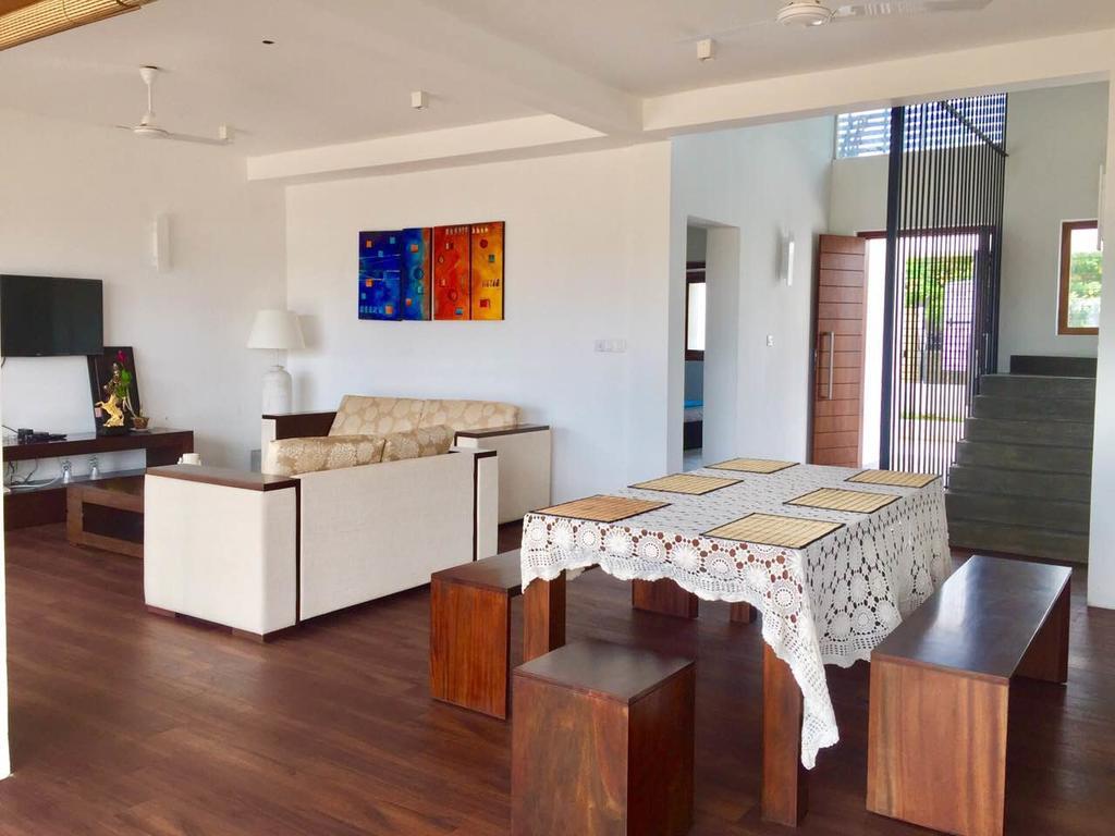 White Sand Villa - Beach Front Hikkaduwa Ngoại thất bức ảnh