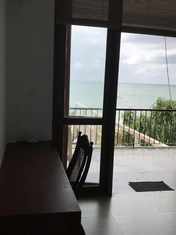White Sand Villa - Beach Front Hikkaduwa Ngoại thất bức ảnh