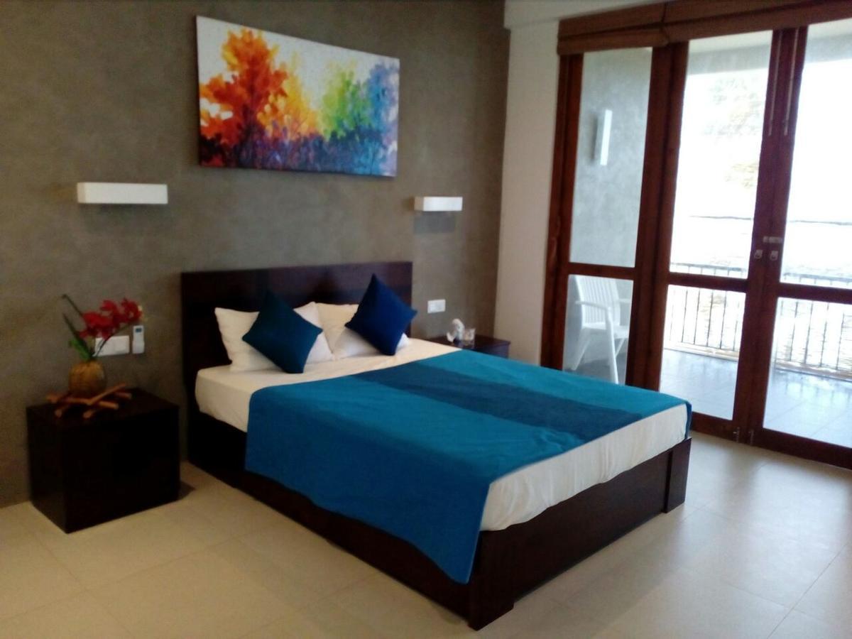 White Sand Villa - Beach Front Hikkaduwa Ngoại thất bức ảnh