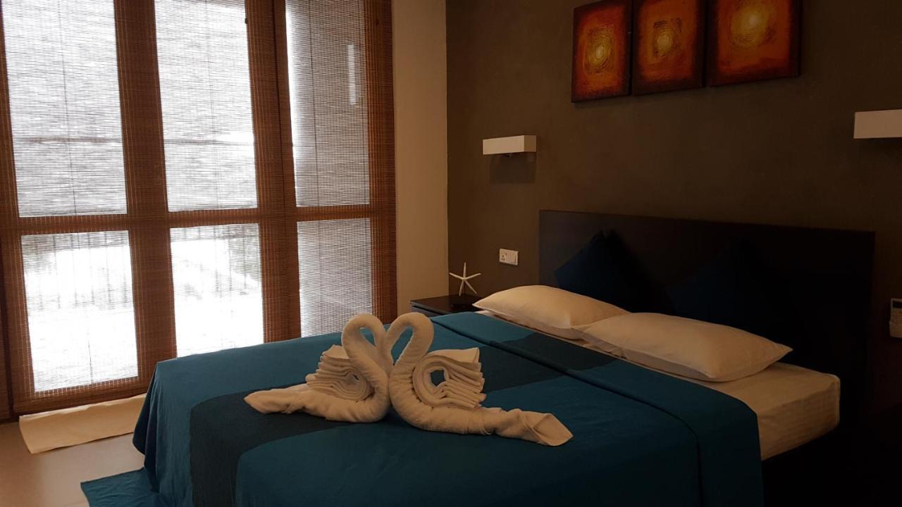 White Sand Villa - Beach Front Hikkaduwa Ngoại thất bức ảnh