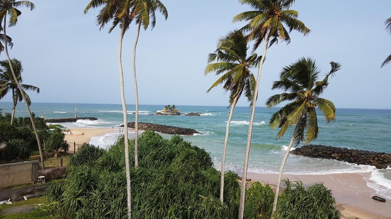 White Sand Villa - Beach Front Hikkaduwa Ngoại thất bức ảnh