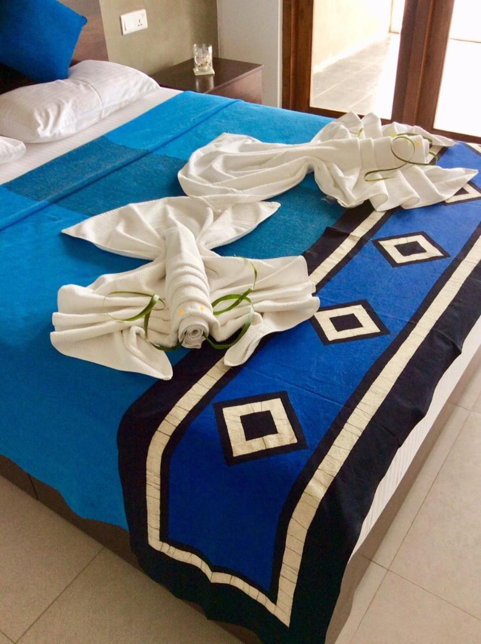 White Sand Villa - Beach Front Hikkaduwa Ngoại thất bức ảnh