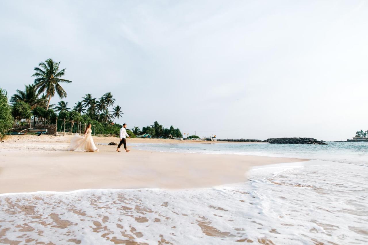 White Sand Villa - Beach Front Hikkaduwa Ngoại thất bức ảnh