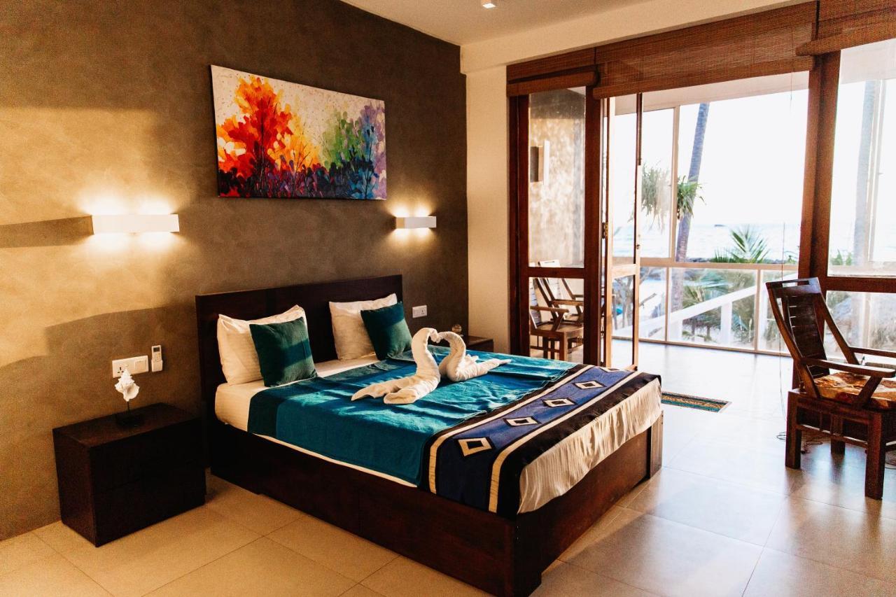 White Sand Villa - Beach Front Hikkaduwa Ngoại thất bức ảnh