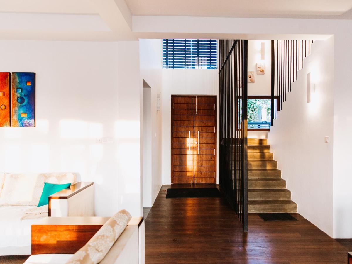 White Sand Villa - Beach Front Hikkaduwa Ngoại thất bức ảnh