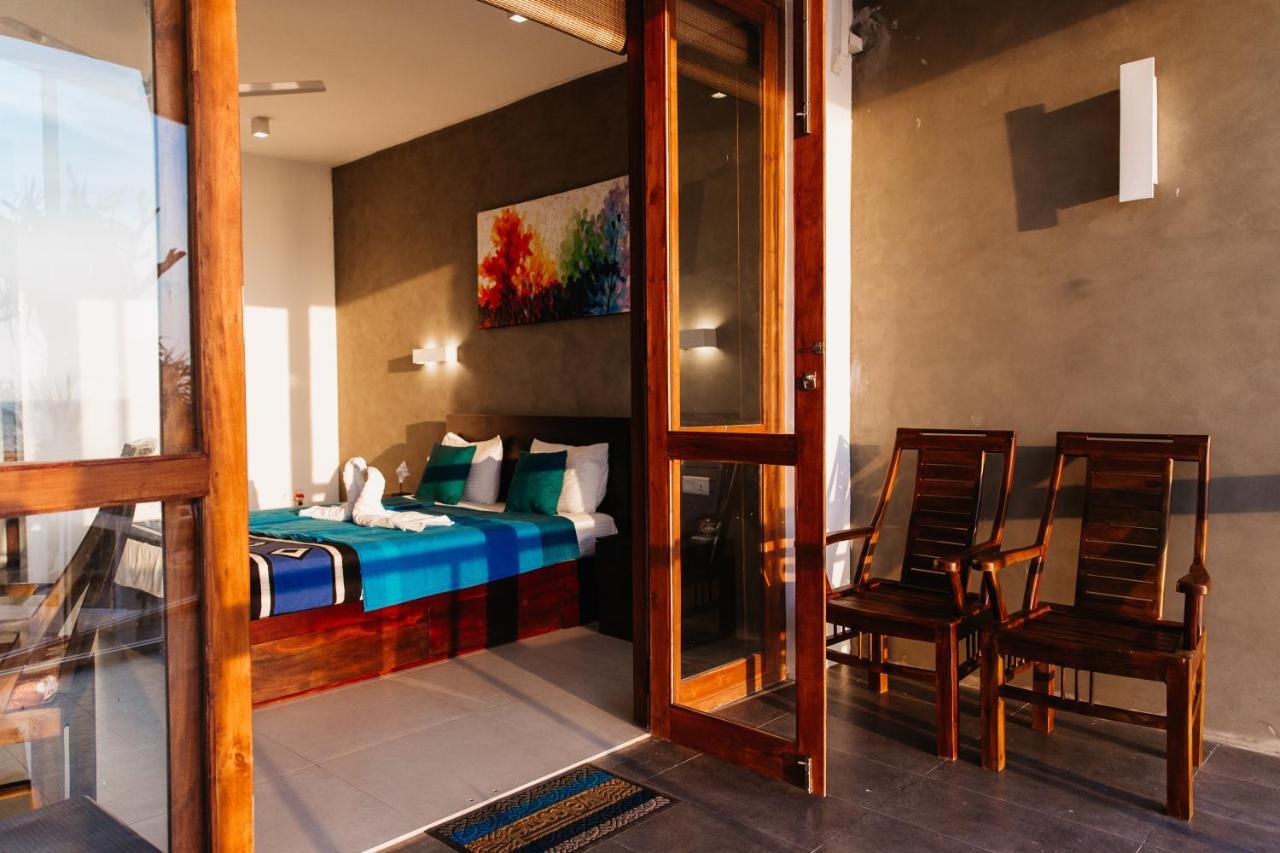 White Sand Villa - Beach Front Hikkaduwa Ngoại thất bức ảnh