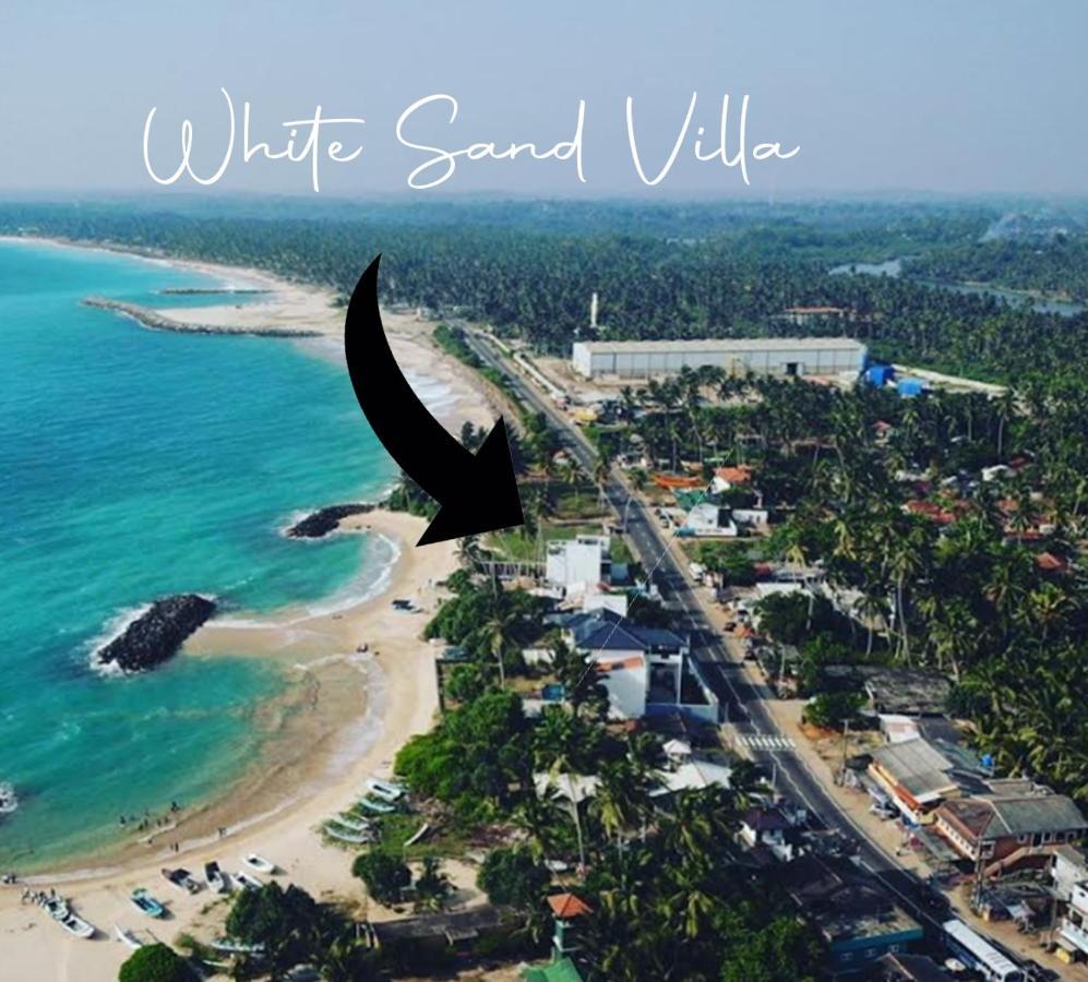 White Sand Villa - Beach Front Hikkaduwa Ngoại thất bức ảnh